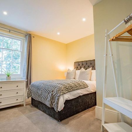 Host & Stay - Shaw Street Suite Устър Екстериор снимка